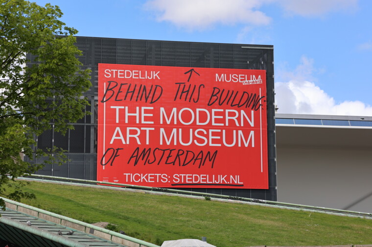 Stedelijk biedt billboards als route-aanwijzing
