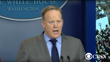 Sean Spicer heeft spijt van tirade tegen pers over inauguratie Trump