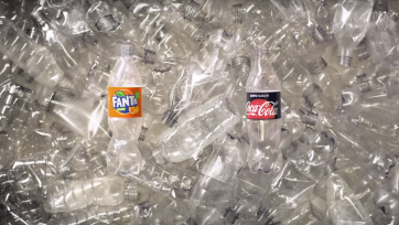 Coca-Cola GB moedigt recycling aan met liefdesverhaal