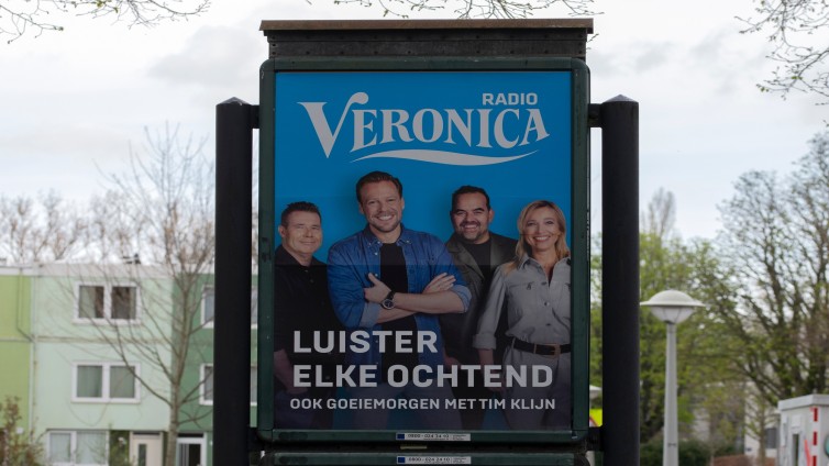 Affiche Radio Veronica, een van de zenders waarvan de clausule vervalt