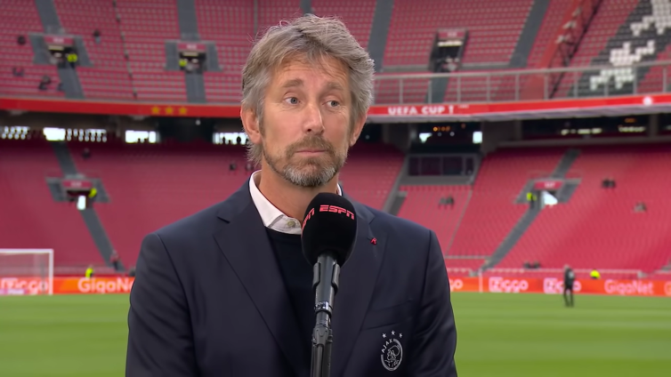 Van der Sar tijdens het interview met Hans Kraay jr van ESPN over het vertrek van Marc Overmars