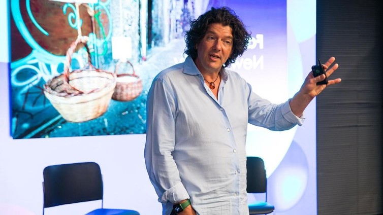 Marc de Swaan Arons: 'Winnende marketeers werken aan AI-skills, maar zijn vooral bruggenbouwers'