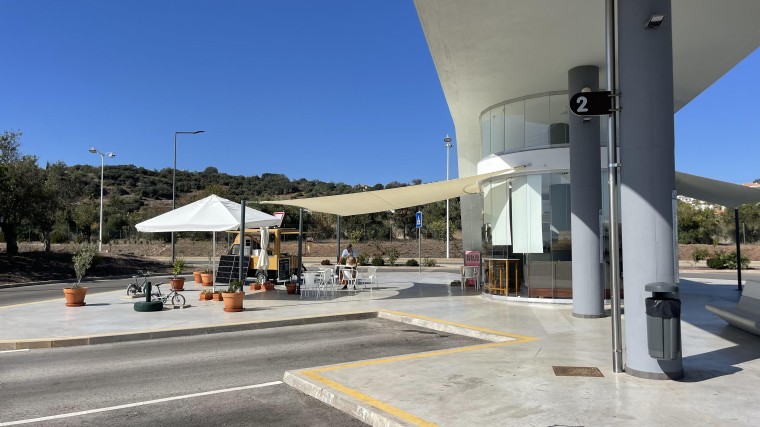 Het lunchtentje/busstationnetje van São Brás de Alportel ineen