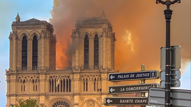 De Notre Dame in brand