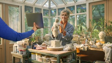 Blauwe arm wijst de weg: Belastingdienst lanceert campagne ‘Handig’