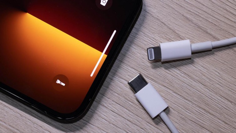 iPhone usb-c shutterstock