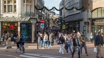 De winkelstraat trekt weer meer bezoekers, vooral in grote steden