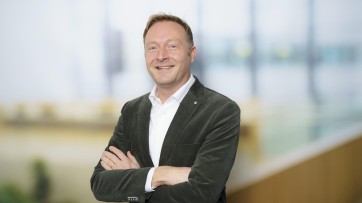 Ron Schneider nieuwe marcom director EY Nederland