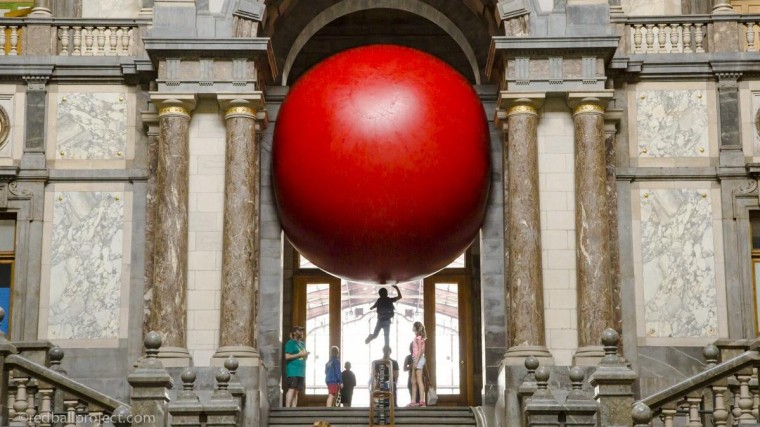 The Red Ball Project in Antwerpen