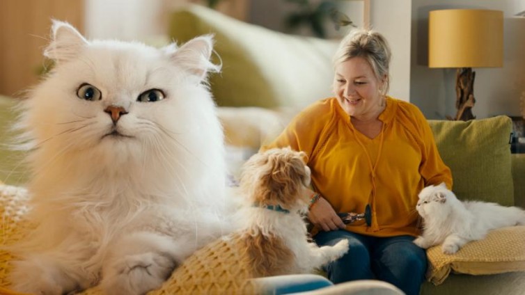 Huisdieren van onhandig OHRA-echtpaar stelen de show in nieuwe commercial