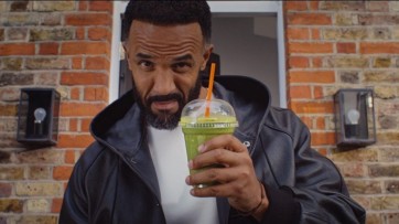 Craig David steekt Thuisbezorgd.nl in ‘R&B-jasje’