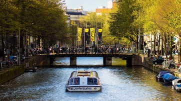 Amsterdam danst op ADE, merken dansen mee