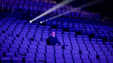 Theaterpubliek is minder voorspelbaar en veeleisender. Hoe trek je nu volle zalen? 