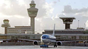 Traffic manager op Schiphol houdt twintig appjes in de lucht