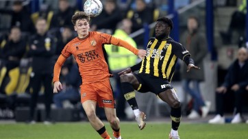 Voetbalclub wil aanvoerder levensgroot op gebouw afbeelden, Ksa grijpt in vanwege goklogo