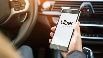Nooit meer met de lijkauto naar salsa-les: Uber lanceert 'Senior Accounts' voor ouderen