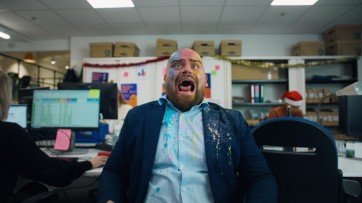 Makro speelt in op de feestdagen met ‘De meest hysterische tijd van het jaar’