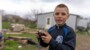 Voetballen naast een bombardementskrater: Unicef geeft kinderen een camera 