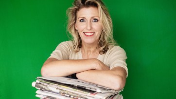 Volkskrant slingert positie van de topvrouw ver terug met zinnetje: ‘Haar man kookt’