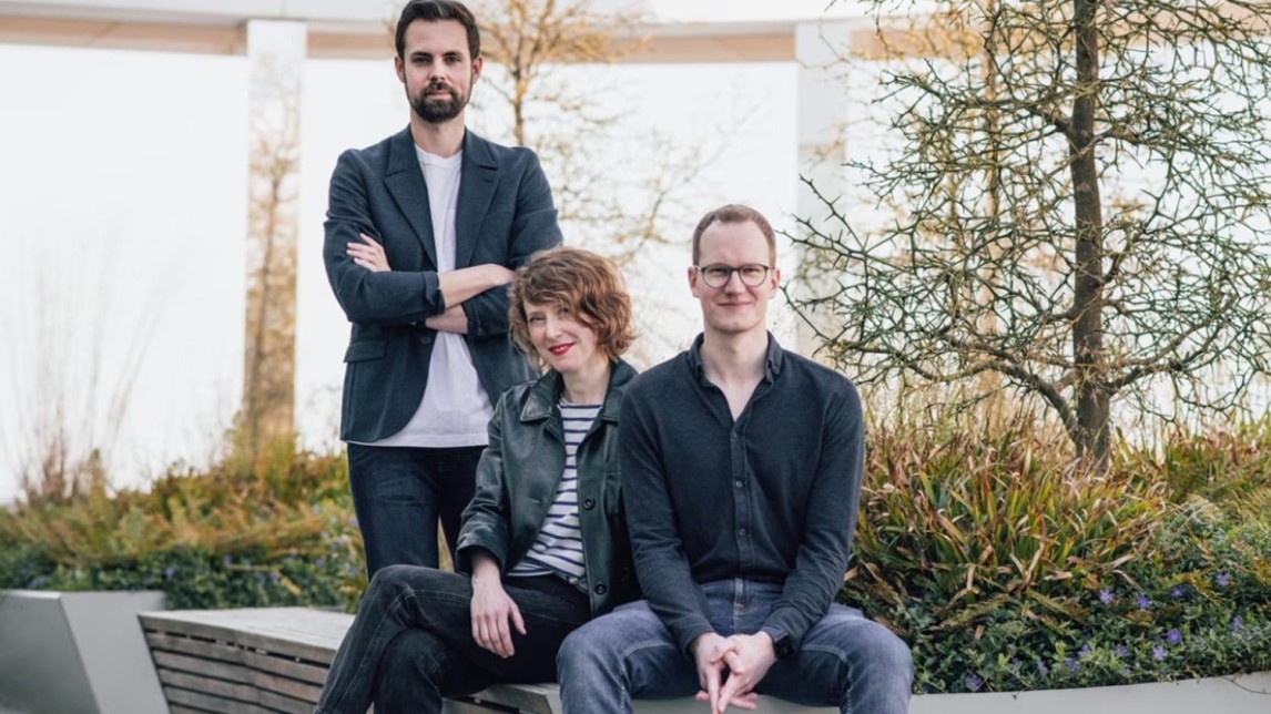 V.l.n.r. Remy Amkreutz Kim Van de Perre, en Sam Feys, de hoofdredactie van De Morgen - credits Tine Schoemaker.jpg (429.45 KB)