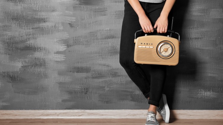 Luistercijfers 2025: top-3 stabiel, Radio Veronica wint, Radio 10 verliest