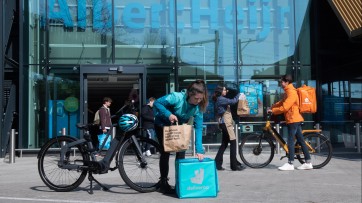 Thuisbezorgd en Deliveroo gaan vaker rijden voor Albert Heijn