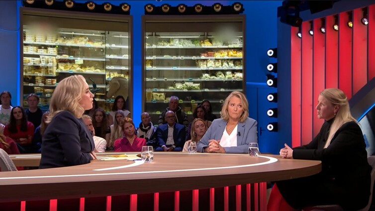 AH-topvrouw herhaalt zich keer op keer in ongemakkelijk Jinek-interview