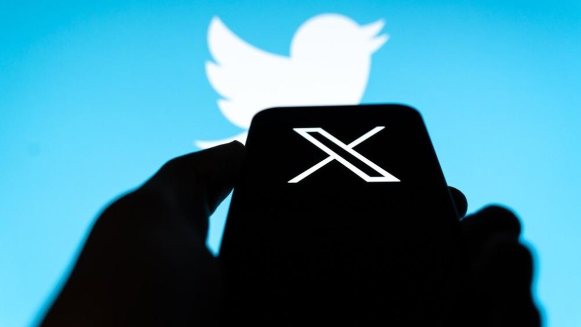 de logo's van X en twitter bij elkaar