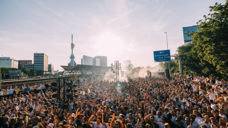 Highway Rave op de A10