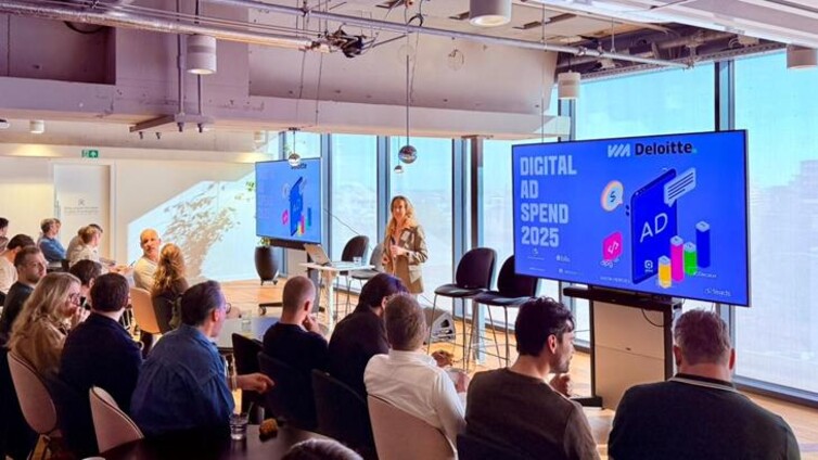 Dorine van Mullem bij de Digital Ad Spend presentatie.