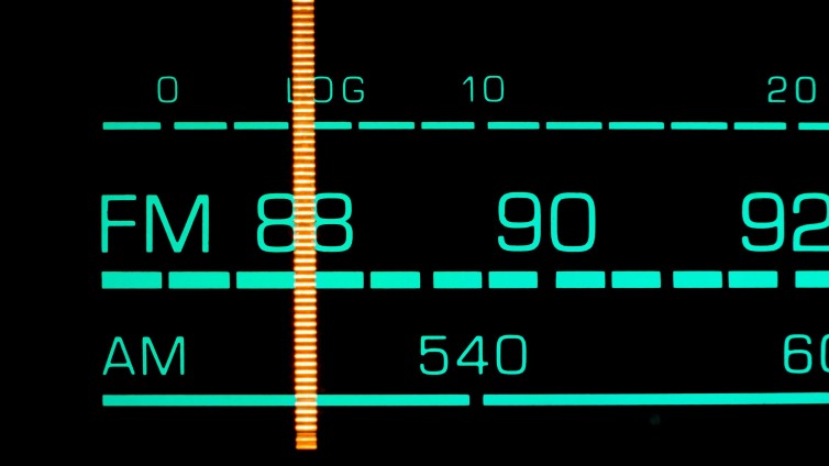 Radiozenders Mediahuis in de lift in mei, Qmusic ruim marktleider