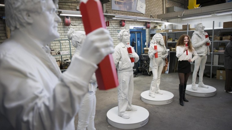 inwoner met standbeeld