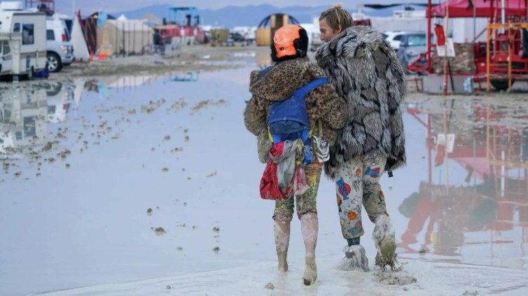 Het festival terrein van Burning Man tot Modderpoel.