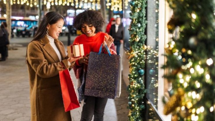 Waarom we anders winkelen in november en december