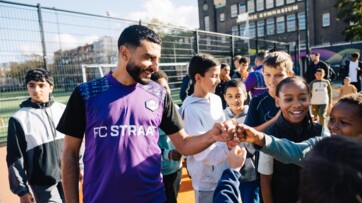 Soufiane Touzani: 'De link tussen mijn geloof en missie met FC Straat is iets goeds willen doen'