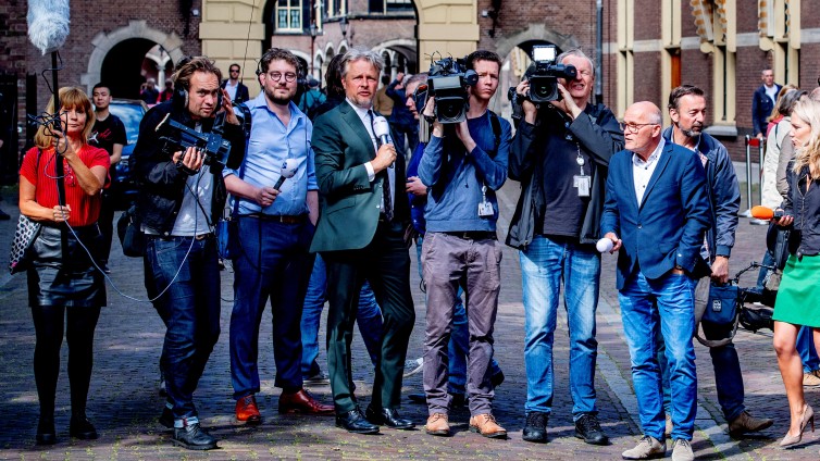 Parlementaire pers op het Binnenhof.