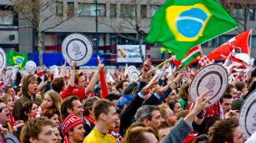 Tien supporters strijden om plekje in commercial van PSV-sponsor energiedirect.nl