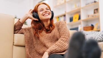 Twee derde luistert live radio, aantal podcastluisteraars stabiliseert