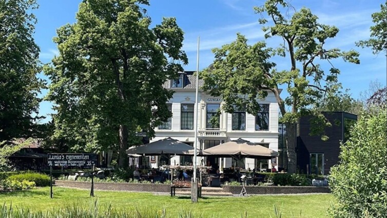 Colun Rocco Mooij - Hotel Lunia 