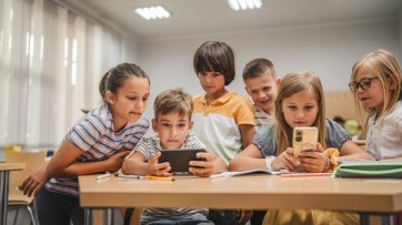 78 procent van de Nederlanders steunt overheidsrichtlijn om kinderen pas vanaf hun 15de jaar toegang te geven tot sociale media 