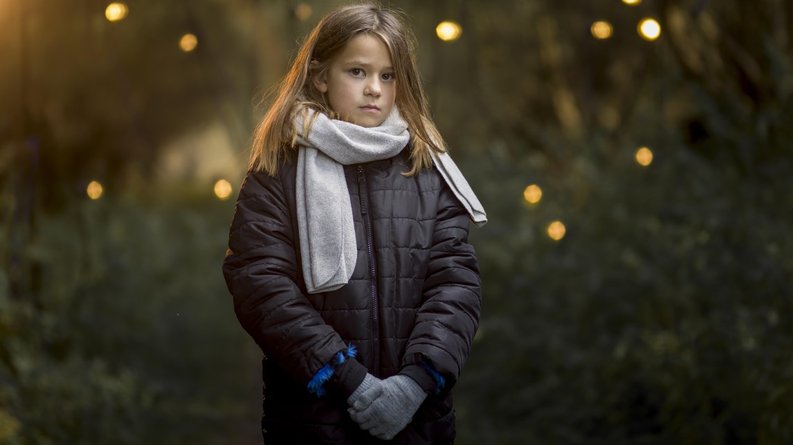 Nieuwe kerstcampagne van Kinderhulp tegen armoede: ‘Geef ze warmte’