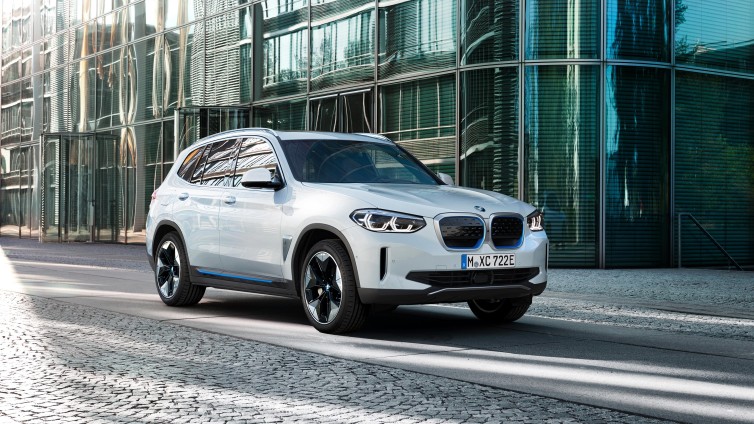 De volledig elektrische BMW iX3.