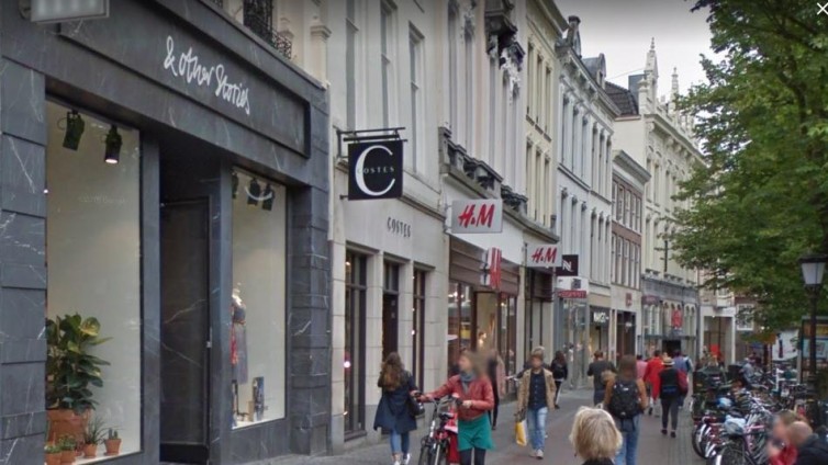 Twee winkels uit de stal van de H&amp;M Group in Utrecht, links &amp; Other Stories