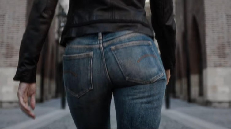 From the behind: G-Star brengt kont-commercial terug op televisie