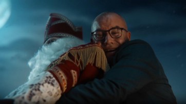 Daan krijgt lesje van de Sint in Sinterklaascampagne AH