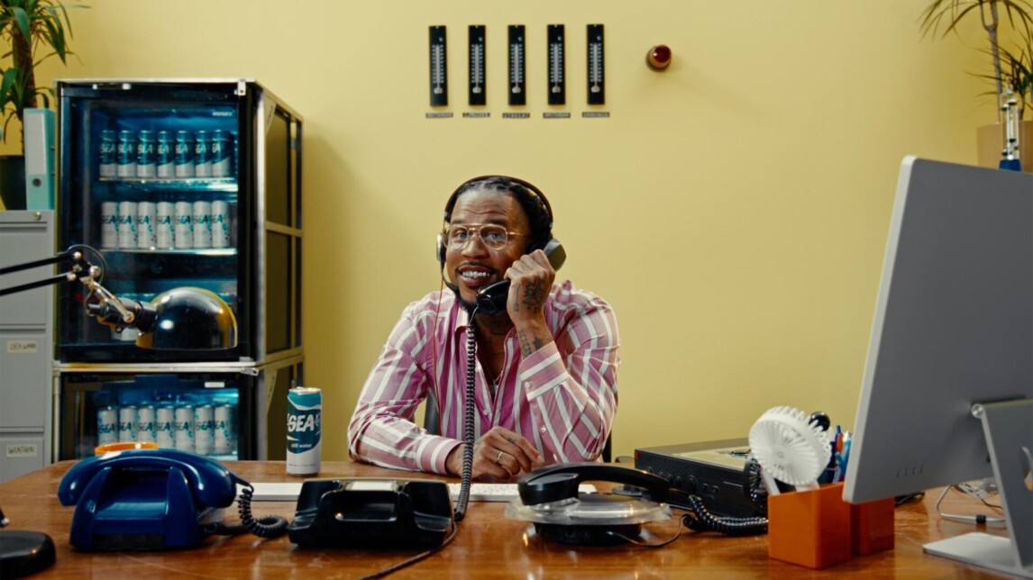Watermerk Sea Water opent De Veelste Hotline met rapper Bokoesam