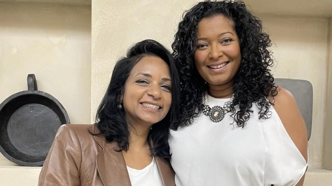 Anita Nanhoe (l) en Silvana Naipal