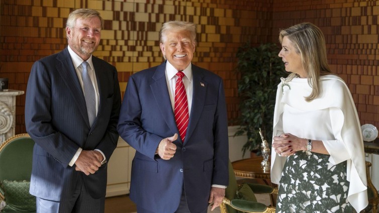 Donald Trump met het koninklijk paar voor zijn logeerpartij in Paleis Huis den Bosch