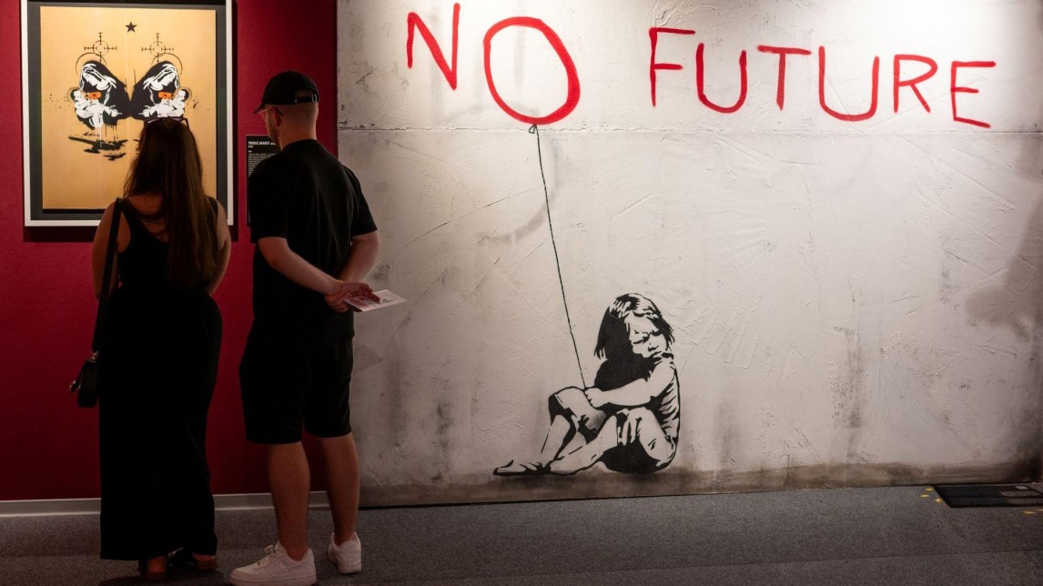 Beeld uit een Banksy-tenstoonstelling in Riga, Letland