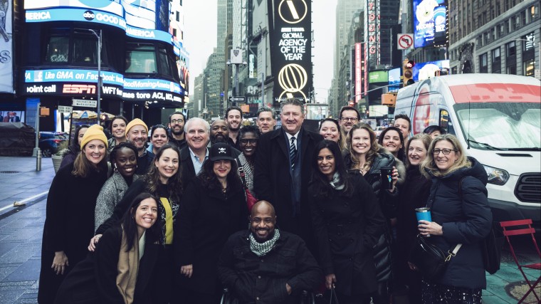 Het TBWA team in New York op Times Square met onder andere Troy Ruhanen en Anaka Kobzev